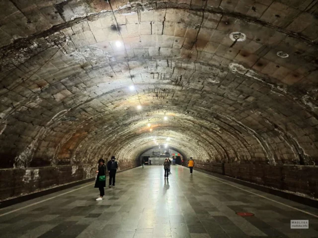 Ремонт станции метро "Варкетили" продлится до конца марта 2026 года