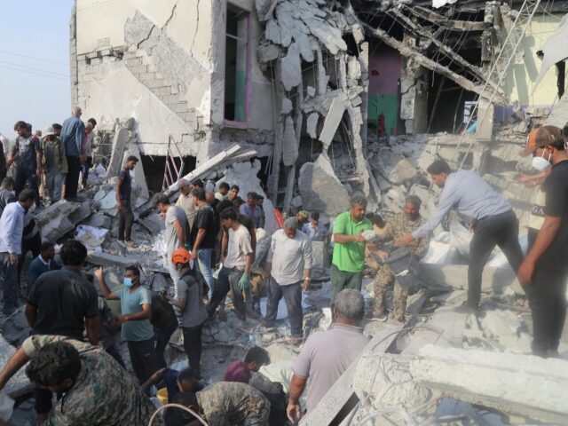 При атаке Израиля и США в Иране погибли более 200 человек